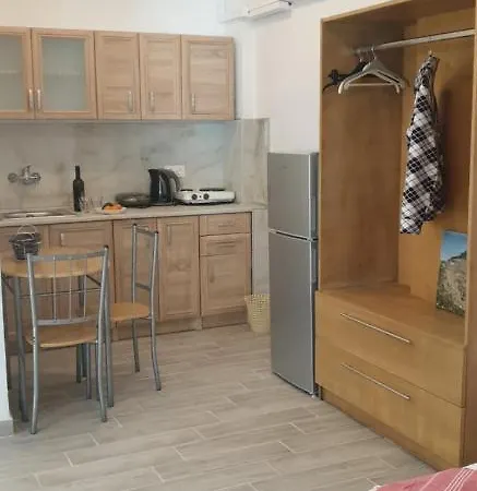 Center לינדוס